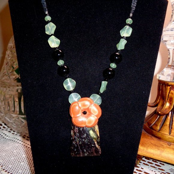 Stone & Macame Black & Coral STATEMENT NECKLACE - Picture 1 of 3